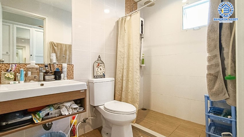 *****บ้านเดี่ยวมือสองย่านกรุงเทพฯ ม.เดอะแพลนท์ ซิมพลีส รามคำแหง หลังมุม! เนื้อที่เยอะจัดเต็มถึง 57 ตร.ว. ครบครันทุกฟังก์ชัน 4 ห้องนอน 3 ห้องน้ำ 2 ที่จอดรถ บนทำเลเข้าเมืองง่าย ใกล้เดอะมอลล์ รามคำแหง และทางด่วน "ศรีรัช" พลาดไม่ได้เด็ดขาด